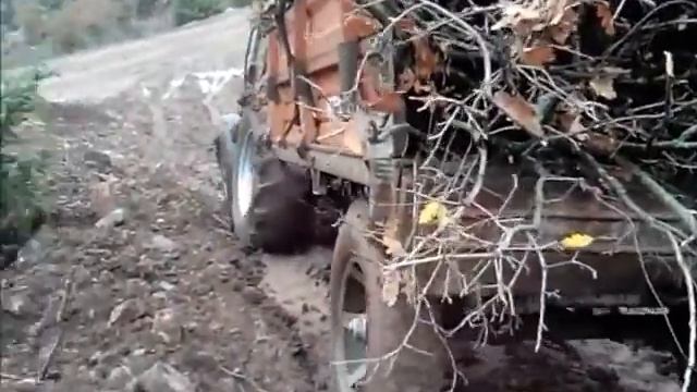 Çin Malı Foton 504 Çift çeker Traktörün çamurlu yol performansı смотреть онлайн