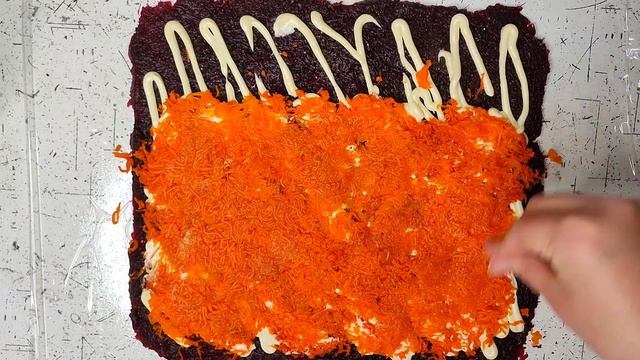 Оселедець ПІД ШУБОЮ по-новому ~ Як приготувати смачний салат ~ Закуска на святковий стіл смотреть онлайн
