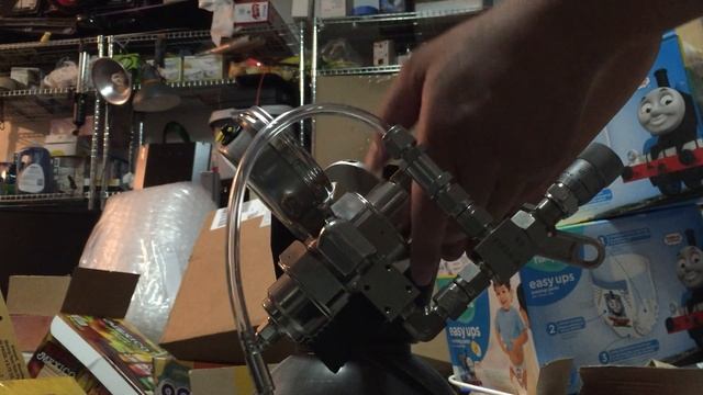 How to attach a dual stage CO2 regulator to a CO2 tank. смотреть онлайн