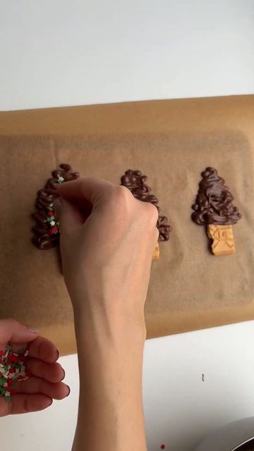 Новогодние елочки #новыйгод2024 #сладости #шоколад #рецепт смотреть онлайн