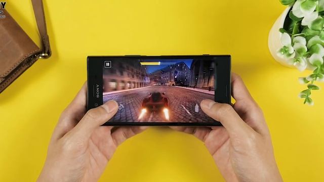 Trải nghiệm màn hình 4K GIÁ RẺ - Sony Xperia XZ Premium смотреть онлайн