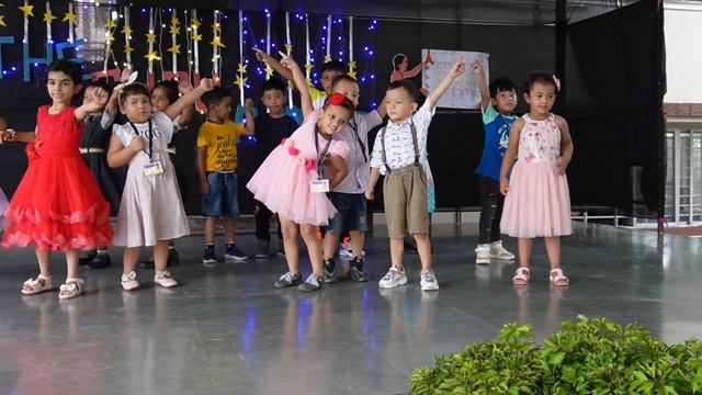 BABY SHARK kids dance смотреть онлайн