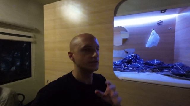 $25 Singapore Capsule Hotel 🇸🇬 смотреть онлайн