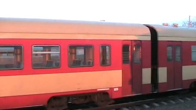 Дизель-поезд Д1-693 на ст. Радвилишкис / D1-693 DMU at Radviliškis station смотреть онлайн