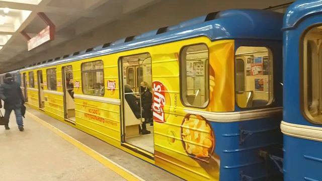 81-717.5М с маршрутом 19 на станции Партизанская смотреть онлайн