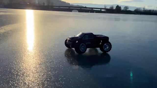 Ice Skating - iPhone 11 Pro Cinematic Look смотреть онлайн