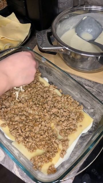 Лазанья с белым соусом смотреть онлайн