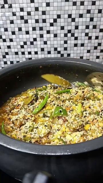 Shaniwar wali mix veg khichdi #trending #ytshorts смотреть онлайн