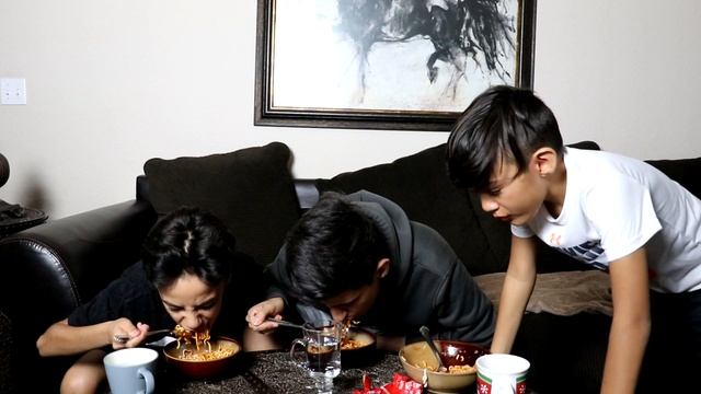 Spicy Noodles Challenge with brothers! смотреть онлайн
