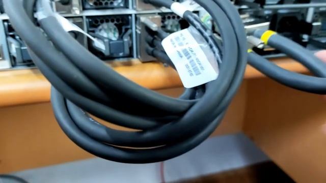 Overview Cisco 9300 and connecting stack cable смотреть онлайн