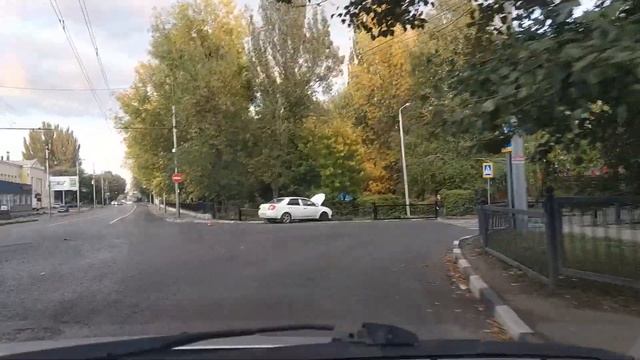 Водитель на Lifan протаранил ограду парка смотреть онлайн