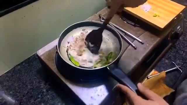 Egg on Mushroom Noodles (Top Ramen Curry) смотреть онлайн