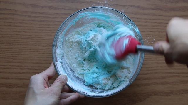 Babyblue Robin Egg Macaron, with Speckled Cocoa Powder (By BlanchTurnip) смотреть онлайн