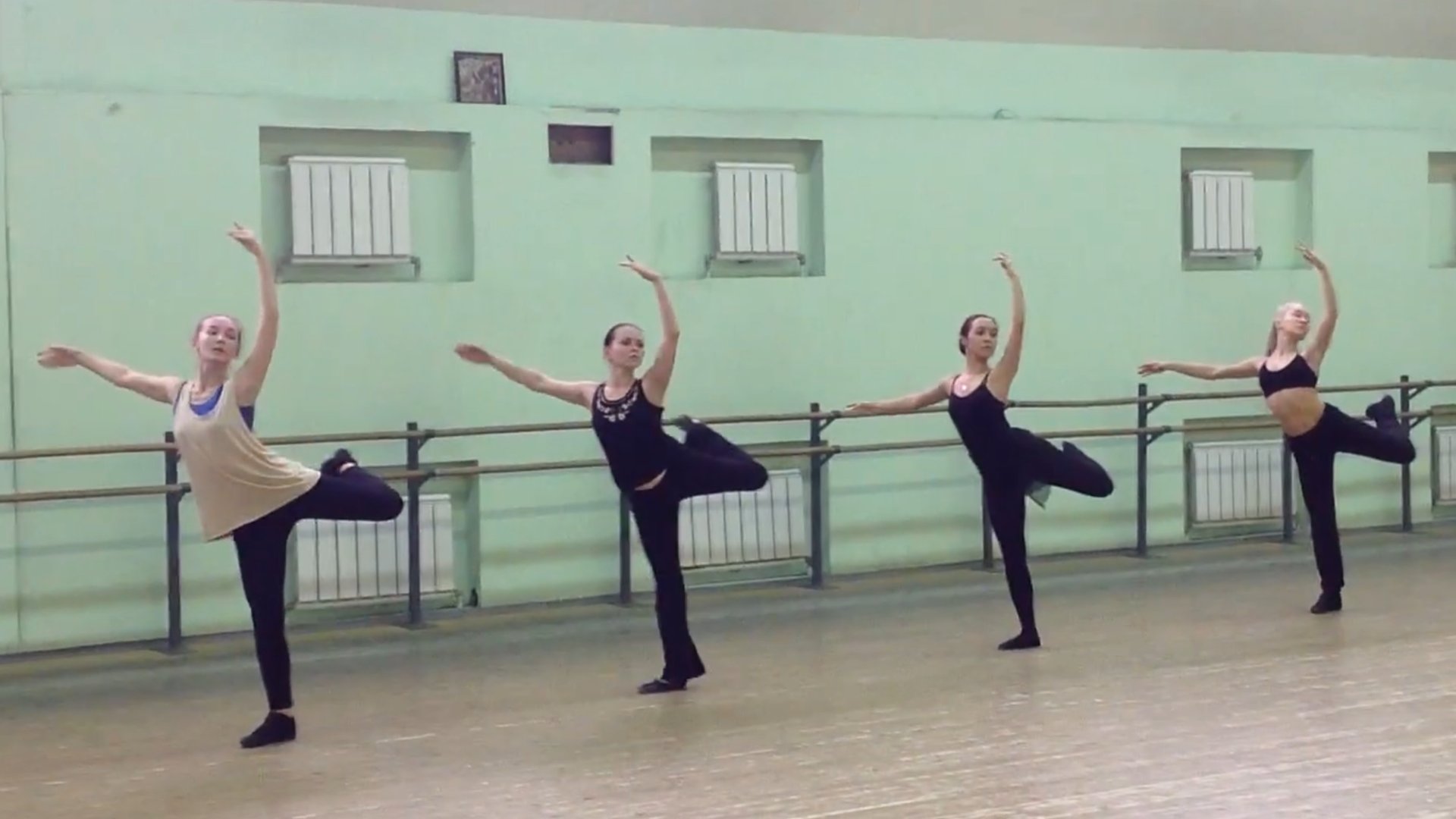 КЛАССИЧЕСКИЙ ТАНЕЦ-АДАЖИО НА СЕРЕДИНЕ ЗАЛА смотреть онлайн