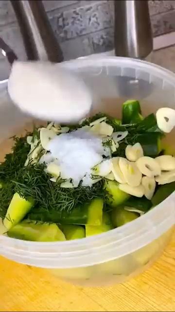 Закусочные огурчики short #shorts #рецепты #готовимдома #еда #кулинария #салат #огурцы #закуска смотреть онлайн