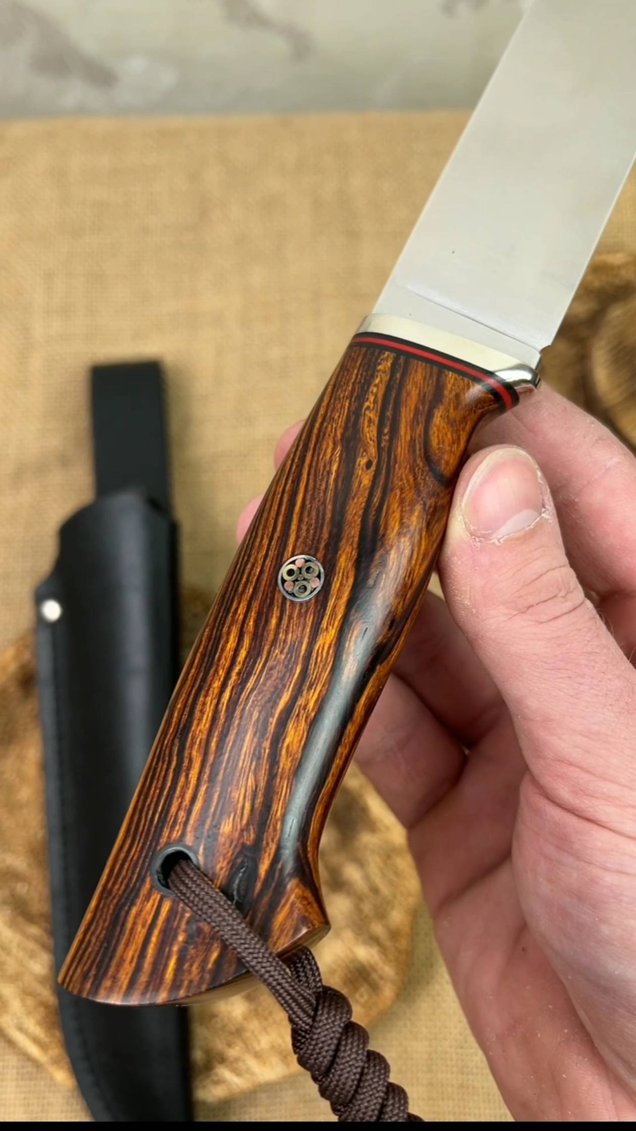 Нож из премиальных материалов. Нож в наличии смотреть онлайн