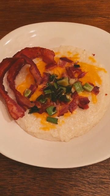 Creamy Brown Rice Grits Topped with Cheese, Bacon, Scallions & Side of Bacon 🥓 by AliNICOLE WOW! смотреть онлайн