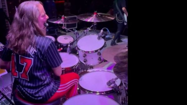 Barracuda by Heart [acoustic and rock cover] - Cajon vs Full Kit