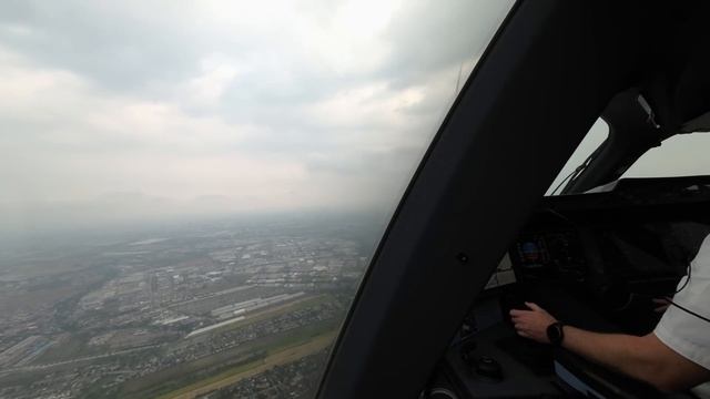 A350 cockpit POV: landing at Bangkok (SAS) смотреть онлайн
