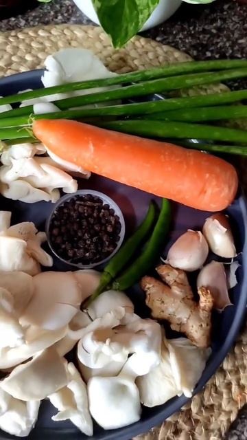 Oyster mushroom and carrot stir fry #recipeshorts #food смотреть онлайн