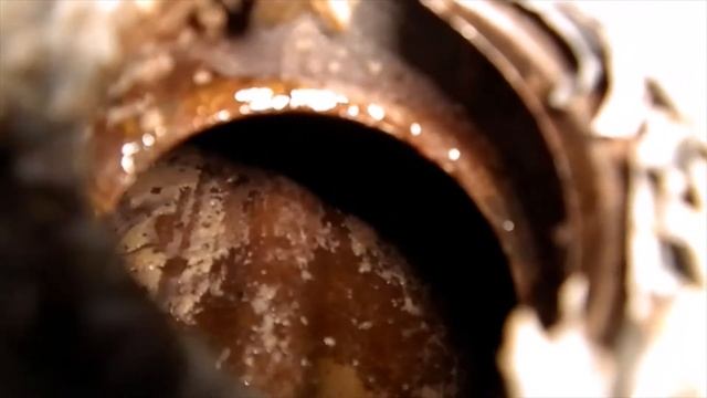 First few stages of removing bad tank lining / sealant from Honda CB900 Tank using acetone. смотреть онлайн