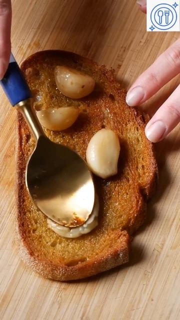 Персик, буррата. тосты с прошутто и чесночным конфи #shorts #garlicconfit #peach #toast смотреть онлайн