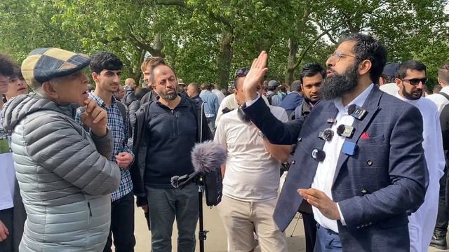 Visitor challenges ISLAM | @smiletojannah | speakers corner смотреть онлайн
