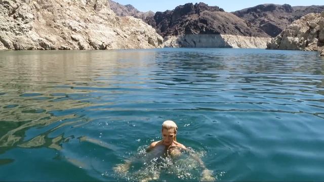 Markus and Cara go skinny dipping смотреть онлайн