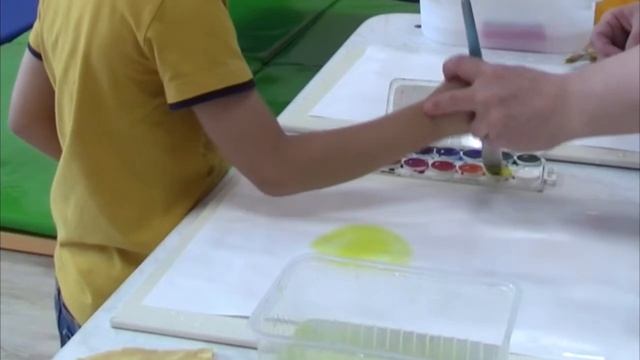 Рисование акварелью по мокрому листу для развития ребёнка. Занятие, центр "Цицерон". смотреть онлайн