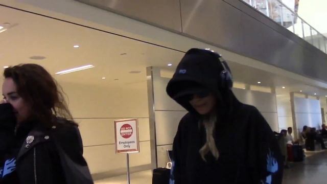 Rita Ora Keeps It Low-Key Heading Out Of LA смотреть онлайн