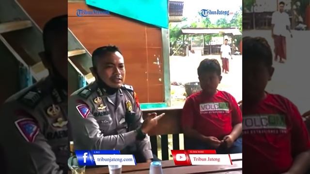 Tangis Polisi Pecah Dekap Bocah Yatim Piatu yang Ceritakan Unek-unek Hidupnya смотреть онлайн