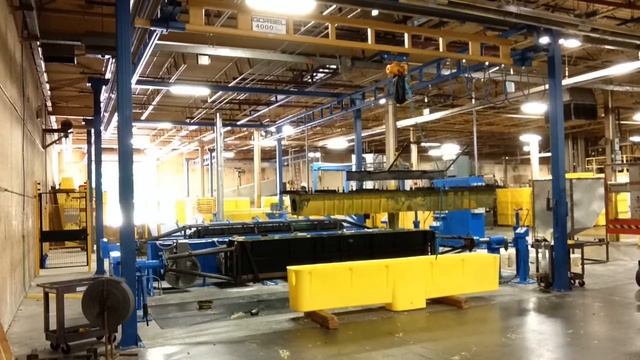 Ritchie Inside the Factory: Rock and Roll Machine - Time-Lapse смотреть онлайн