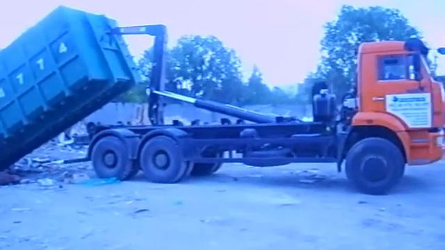 Мусоровоз КАМАЗ 17тон в контейнере. смотреть онлайн