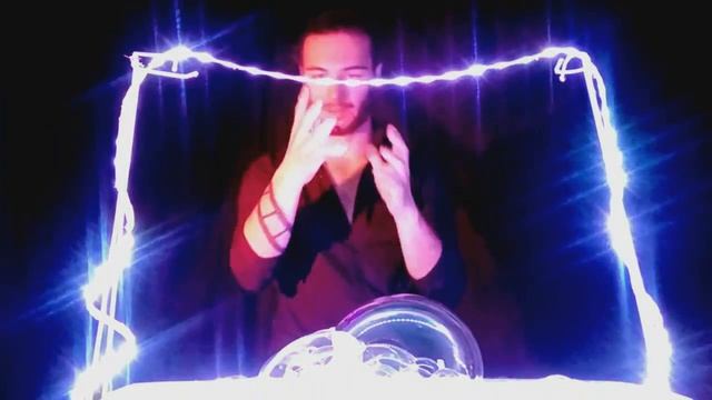 BUBBLE SHOW. Graham Maxwell. Bubbleoligist смотреть онлайн