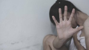 В Петербурге отчим два года насиловал падчерицу