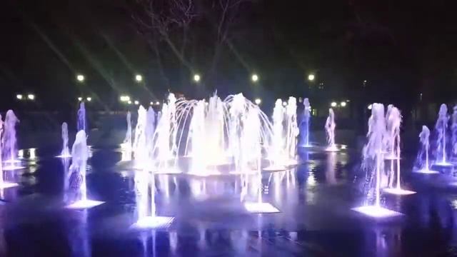 Видео Дмитрия Сичко: заработал фонтан в "Сердце города" смотреть онлайн