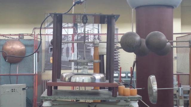 ТВН (HV test) Тест на стъклени изолатори тип елха :) смотреть онлайн