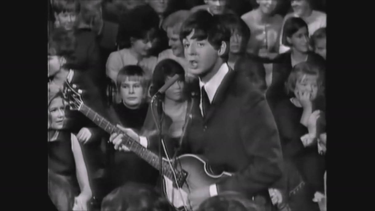 The Beatles поют на РУССКОМ ЯЗЫКЕ - I Saw Her Standing There - 1963 4К смотреть онлайн