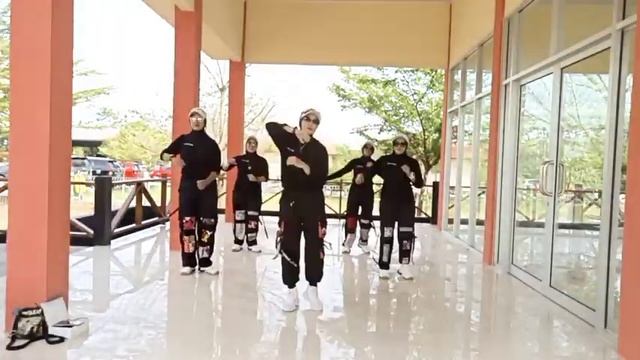 Goyang 25 || zumba dance || Santi ofc смотреть онлайн