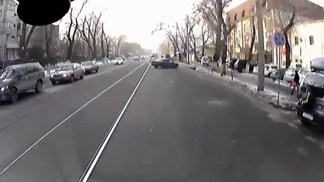 Алматы. Парковка под запрещающим знаком 20141202 1520 смотреть онлайн