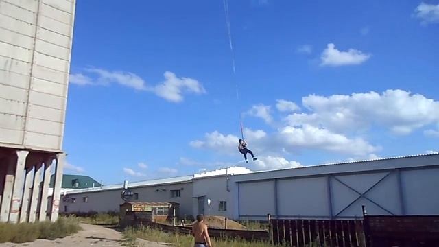 Съемка снизу прыжок с 45 м здания смотреть онлайн