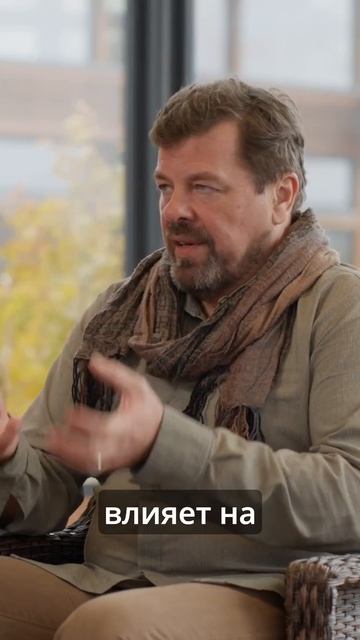 Строитель занимается стройкой, архитектор решает, что строить. смотреть онлайн