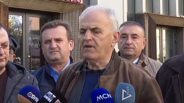 Urimi i Bujar Çelës me foton e enverit, ish të përndjekurit: Veprat e diktaturës të ndalohen me lig смотреть онлайн