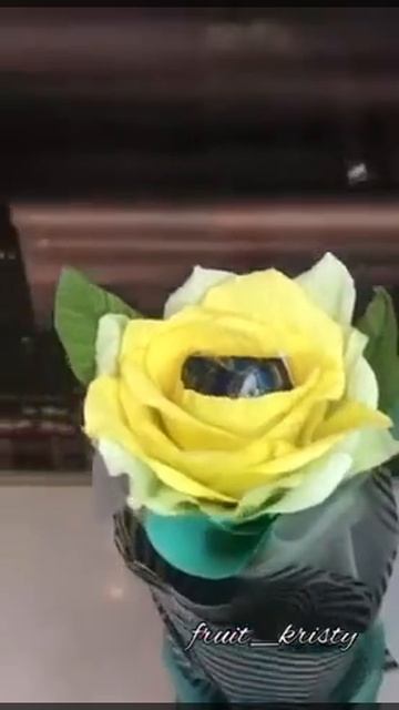 РОЗА ИЗ ГОФРИРОВАННОЙ БУМАГИ