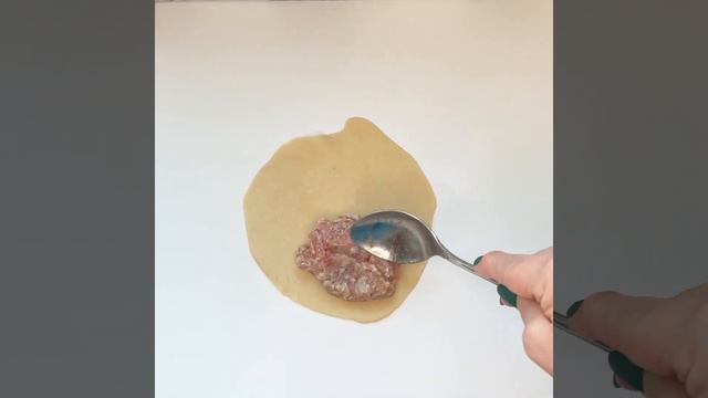 Рецепт чебуреков с мясом. Готовим чебуреки. Простой рецепт, с которым справится любая хозяйка смотреть онлайн