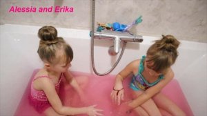 Alessia and Erika | Gelli Baff Bath | Jelly Bath | Slime Bath | Funny | Kids