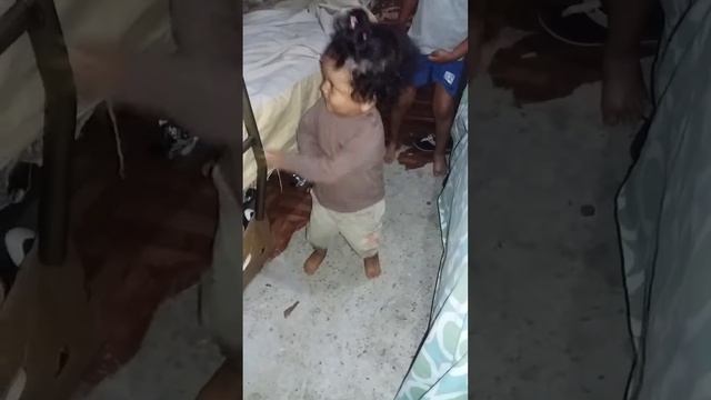 Niña bailando regueton смотреть онлайн