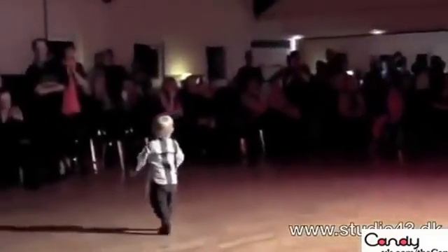 2 летный пацан танцует flv 7 миллионов просмотров за два дня смотреть онлайн