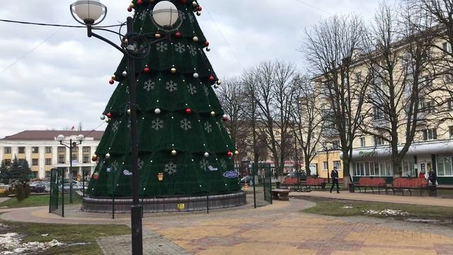 Новогодняя елка на площади Победы