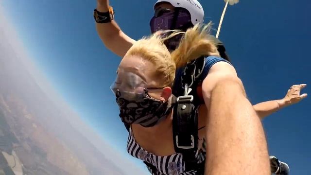 A little Saturday fun! Skydiving! смотреть онлайн